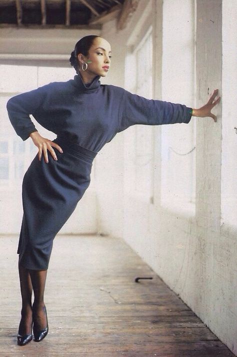 Sade one of the best singer around the world Sade Adu, Quiet Storm, Estilo Hippy, Easy Listening, Dirty Dancing, Soul Music, Female Singers, Look Fashion, Effortless Style