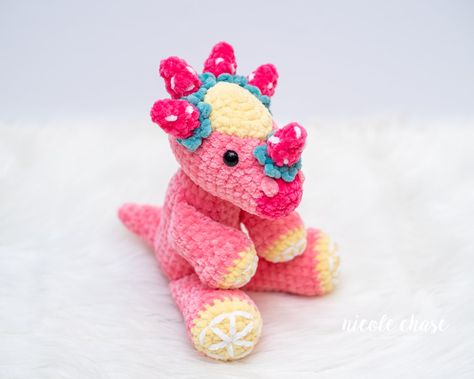 Strawberry Lemonade Mini Stevie - Free Pattern Modification — Nicole Chase Free Crochet Toy Patterns English, Nicole Chase, Crochet Dinosaurs, Free Crochet Patterns For Beginners, Crochet Dinosaur Patterns, Christmas Beanie, Lovey Pattern, Popular Crochet, Crochet Plushie