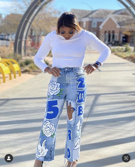 Zeta Phi Beta Homecoming Outfits, Zeta Phi Beta Nails, Zeta Phi Beta Graduation Cap, Sorority Painted Jeans, Jeans Sorority Theme, Graduation Jeans, Zeta Phi Beta Diy Crafts, Zeta Phi Beta Outfits, Painted Outfits