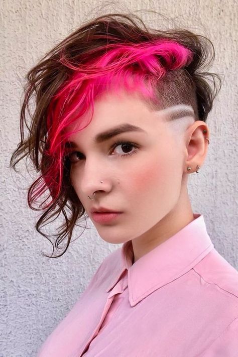 selfie of a young woman with punk mullet haircut Punk Hairstyles, Side Shaved, Short Punk Hair, Undercut Hairstyle, Undercut Hairstyles Women, New Short Hairstyles, Shaved Undercut, Punk Hair, Short Pixie Haircuts