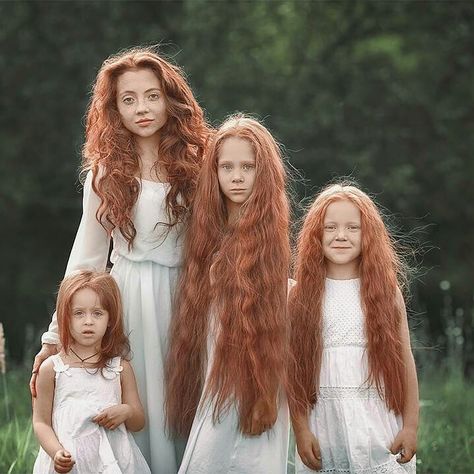 Redhead Family, People With Red Hair, Photographie Portrait Inspiration, Beautiful Red Hair, Red Heads, Long Red Hair, Redhead Beauty, Long Red, Ginger Hair