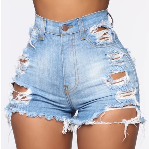 New With Tags - These Fashion Nova High Rise Light Wash Distressed Jean Shorts Have A Frayed Hem And 2.75” Inseam. 98% Cotton, 2% Spandex. Ladies Denim Shorts, 70 Fashion, Ladies Denim, Streetwear Shorts, Stylish Jeans, Swag Outfits For Girls, Distressed Jean Shorts, Light Blue Jeans, Outfit Shoplook