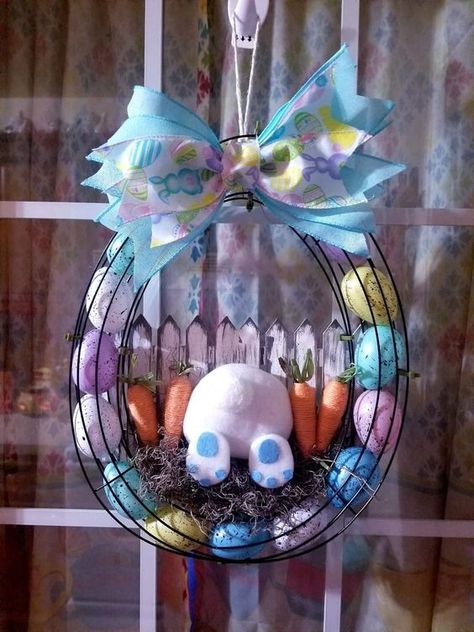 60+ Easter Decorations to make floppy-eared happiness hop around your home - Hike n Dip Bunny Butts Wreaths Diy, April Decorations, Easter Home Decor Ideas, Ways To Decorate Easter Eggs, Diy Easter Wreath, Easter Egg Wreath Diy, Bunny Wreath Diy, Decorate Easter Eggs, Easter Crafts Dollar Store