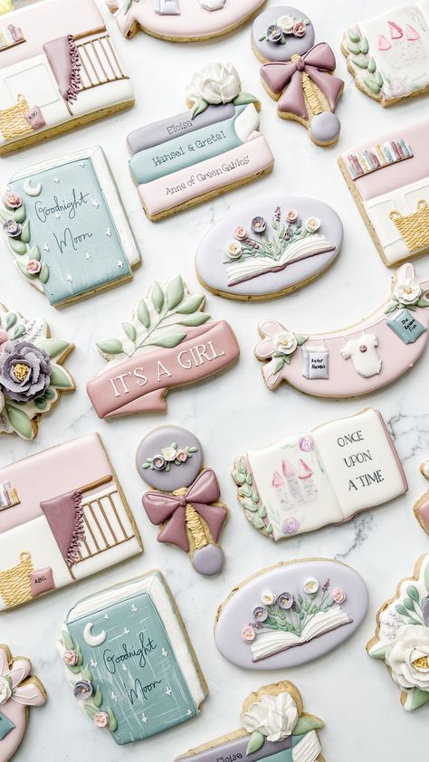 Grandma Cookies Decorated, Storybook Baby Shower Cookies, Book Baby Shower Cookies, Book Cookies Decorated, Birthday Cake Cookies Decorated, Book Sugar Cookies, Baby Shower Decorated Cookies, Baby Shower Cookies Neutral, Book Cookies