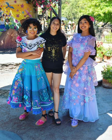 Chi | The Madrigal Sisters 🩵💜💙 #encanto #isabelamadrigal #luisamadrigal #disneymeetandgreet #mirabel | Instagram Madrigal Sisters, Affiliate Marketing Course, Marketing Courses, Alice In Wonderland, Affiliate Marketing, Beauty, Instagram