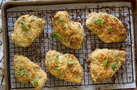 Parmesan-Pesto-Crusted Chicken Greek Spinach, Healthy Plan, Yummy Chicken, Crusted Chicken, Food Club, Yummy Chicken Recipes, Smart Cooking, Spinach Salad, Quick Healthy