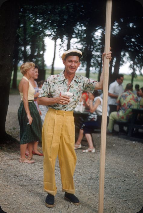 1950s Hawaii In Kodachrome - Flashbak 50s Summer Fashion Men, 1950s Mens Summer Fashion, Midcentury Outfit, 1950 Mens Fashion, 1950s Fashion Men, 50s Mens Fashion, 1950 Men, 1960s Summer, Surfing Style