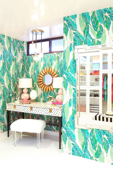 Vanity Styling, Glam Vanity, Closet Wallpaper, Tropical Bedrooms, Kitchen Farmhouse, Southern Home, Dressing Room, Traditional House, Decor Interior Design