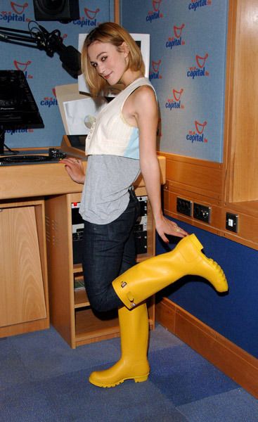 sweet Keira-Knightley Ladies Wellies, Boots Photo, Hunter Boots Outfit, Wellies Rain Boots, Hunter Wellies, Winter Coat Parka, Yellow Boots, Wellies Boots, Rubber Boot