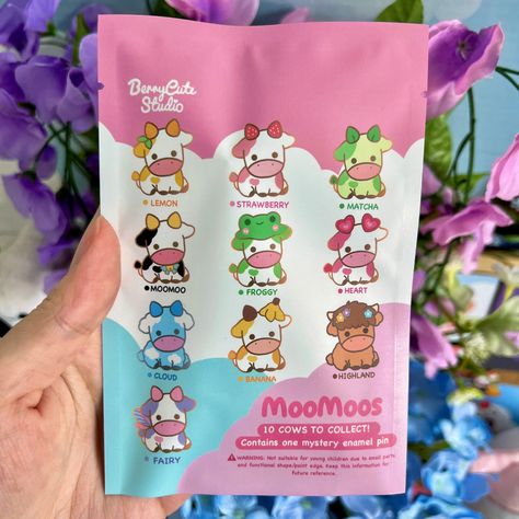 MooMoos Mystery Bags Series 1 Cow Cute, Mystery Bags, Jar Stickers, Pin Cute, Blind Bag, Mystery Bag, Hello Kitty Drawing, Artist Alley, Cute Cow