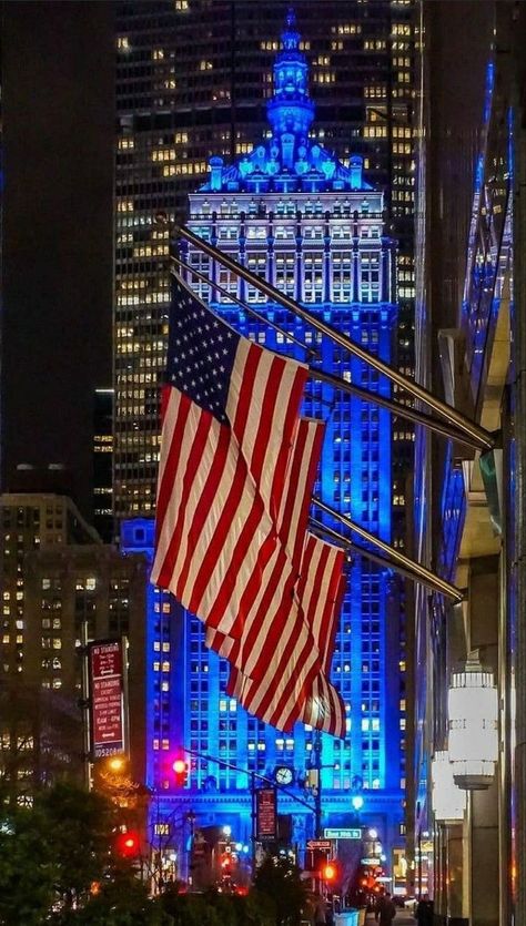 Us Flag Wallpaper, Flag Wallpaper, Rich Country, American Flags, Us Flag, Tourist Destinations, Night In, In America, Natural Beauty