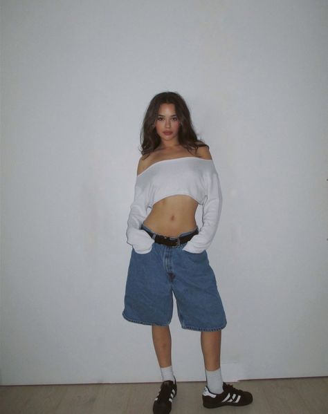 Baggy Bermuda Shorts, Baggy Shorts Outfit, Jorts Aesthetic, Jorts Outfit, Baggy Jean Shorts, White Long Sleeve Crop Top, Long Denim Shorts, 90’s Outfits, Skater Outfits