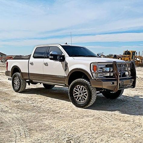 #LeveledOn38s @acase027 @grappaholics #f250 #superduty #Powerstroke #38x1550 #FordTrucks #f250superduty #FordSuperduty #AlumiDuty King Ranch Truck, Ford King Ranch, Diy Truck Mods, Welding Memes, Ford Heavy Duty, Ford F250 Diesel, F250 Diesel, Diesel Pickup Trucks, Ford Super Duty Trucks