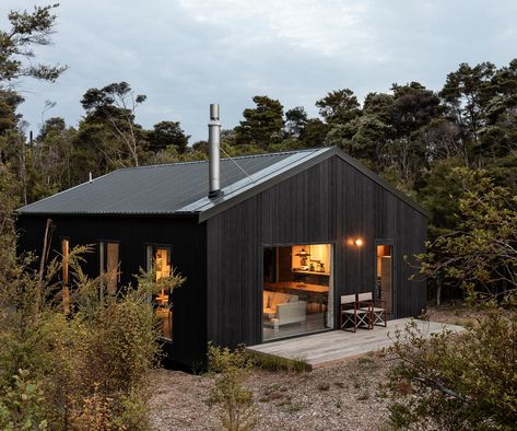 Black Cabin, Shed Home, Suburban House, Modern Barn House, Rural House, Rural Retreats, Timber Cladding, Shed Homes, Barn Style House