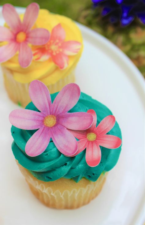 Luau Party Cupcakes, Hawaiian Cupcakes, Luau Cupcakes, Tropical Cupcakes, Beach Cupcakes, Luau Baby Showers, Pink Desserts, Party Cupcakes, Beach Birthday Party