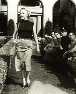 Marilyn Monroe Everyday - Page 2 of 184 60s Fashion Vintage, Gentlemen Prefer Blondes, Marilyn Monroe Photos, Norma Jean, Norma Jeane, Cute Summer Dresses, Famous Women, 60s Fashion, Basic Outfits