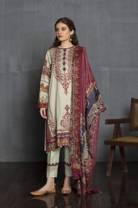 Pakistani Dresses Online, Casual Suits, Pakistani Designer Suits, Pakistani Suit, Salwar Kamiz, Pakistani Fashion Casual, Pakistani Fancy Dresses, Pakistani Dresses Casual, Dresses Traditional