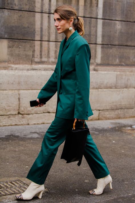 Mix And Match Wardrobe, Casually Chic, Chic Coat, Paris Fashion Week Street Style, Style Looks, Autumn Street Style, Cool Street Fashion, Fashion Week Street Style, Street Style Looks