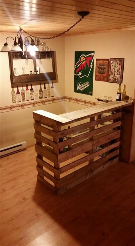 Palet Bar, Pallet Bar Plans, Pallet Bars, Wooden Pallet Bar, Bar En Palette, Pallet Bar Diy, Pallet Projects Easy, Pallet Bar, Pallet Projects Furniture