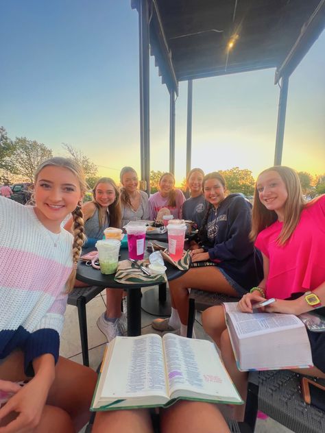 Bible Study Friends Aesthetic, College Christian Aesthetic, Teenage Christian Aesthetic, Christian Best Friends Aesthetic, Church Friends Aesthetic, Things To Do With Christian Friends, Christian Teen Girl Aesthetic, Christian Club Ideas, Bible Study Aesthetic With Friends Group