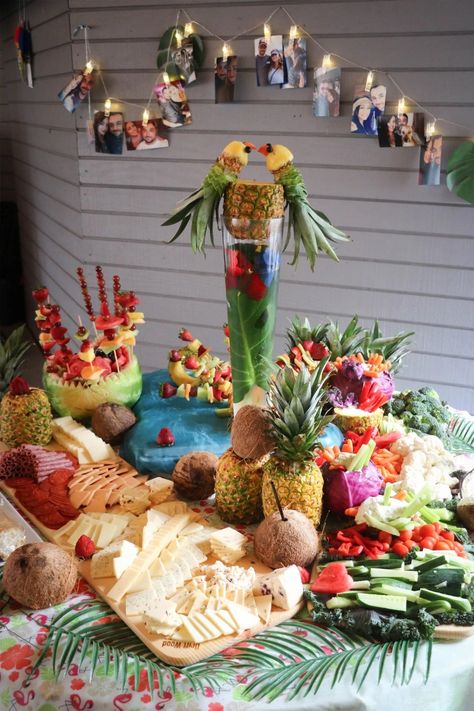 This Is How Much A DIY A Tropical Engagement Party Costs Tropical Engagement Party, Caribbean Theme Party, Engagement Party Decorations Diy, Luau Bridal Shower, Caribbean Party, Tropical Theme Party, Tropical Birthday Party, Tropical Invitations, Decorações Com Comidas