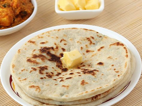 Tawa Roti, Paneer Kulcha, Bhatura Recipe, Kulcha Recipe, Indian Vegetarian Dishes, Indian Flatbread, Tandoori Roti, Indian Breads, Indian Breakfast Recipes