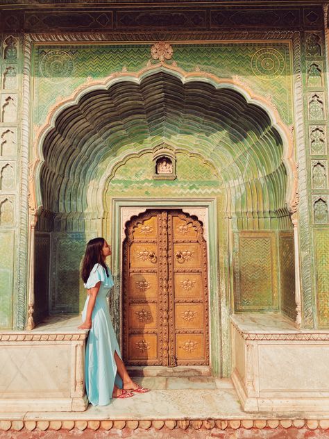 Ancient Persian Architecture, City Palace Jaipur, Jaipur Travel, Gate City, Amer Fort, India Travel Places, Travel Photoshoot, Travel Pose, Persian Architecture