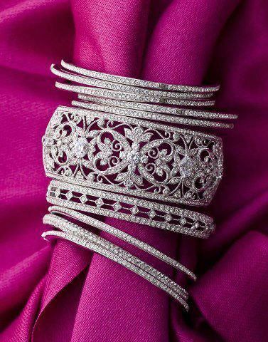 chudiyan (bangles) Bridal Bangles, Bangles Jewelry Designs, Bangle Designs, Boutique Dress, Bangles Bracelets, Gorgeous Jewelry, Bangles Jewelry, Diamond Bracelets, Diamond Jewellery