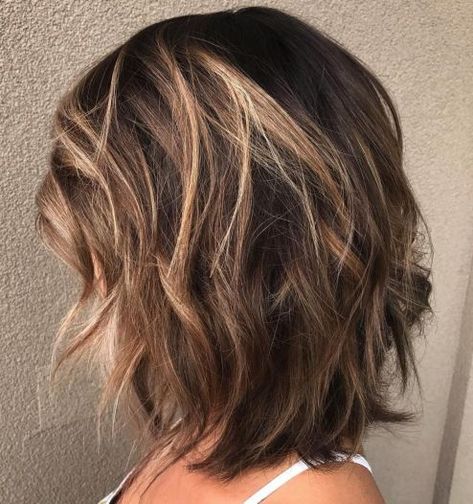 Medium Layered Brunette Hairstyle Short Brunette, Medium Brunette Hair, Medium Length Layered Haircuts, Rambut Brunette, Brunette Hairstyles, Layered Bob Haircuts, Shoulder Length Bob, Medium Layered Haircuts, Medium Layered Hair