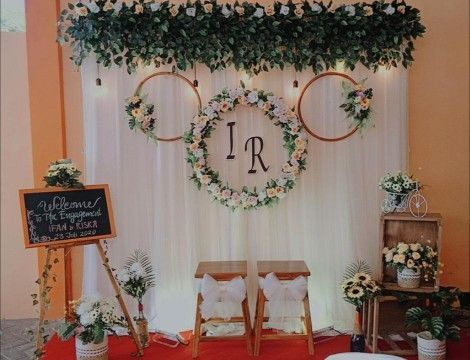 Simple Engagement Decor At Home, Decor Lamaran Simple, Backdrop Engagement Simple, Dekor Lamaran, Backdrop Engagement, New Home Decor Ideas, Engagement Dress For Groom, Chic Home Decor Ideas, Engagement Stage Decoration