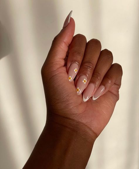 Sunflower inspired nails #nailsart #nailsofinstagram Classy Nude Nail Designs, Brown French Tip, French Nail Tips, Pink French Nails, Flower Brown, Brown French, Sunflower Nails, Nude Nail, White French Tip