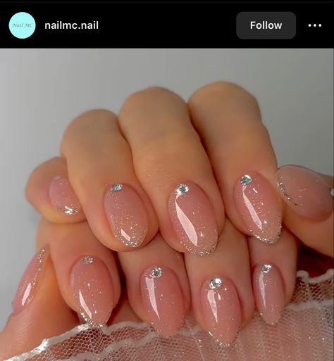 Soft Nail Designs, Nude Sparkly Nails, Gem Nail Designs, Unghie Sfumate, Graduation Nails, Nude Nail Designs, Simple Acrylic Nails, Glass Nails, Gem Nails