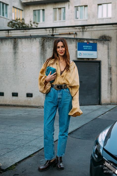 Milan Fall 2022 Street Style: Gala Gonzalez - STYLE DU MONDE | Street Style Street Fashion Photos Gala Gonzalez Milan Fw 2022 Street Style, Milan Winter Street Style, Milan Fall Outfits, Fall 2022 Fashion Trends Street Style, Spain Street Style, Trousers Street Style, 2022 Street Style, Gala Gonzalez, Minimalist Street Style