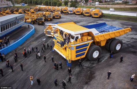 BELAZ 75710 - World's largest Dump Truck - SkyscraperCity Truk Besar, Dumper Truck, Large Truck, Heavy Machinery, Dump Trucks, Game Inspiration, Dump Truck, Big Trucks, Heavy Equipment