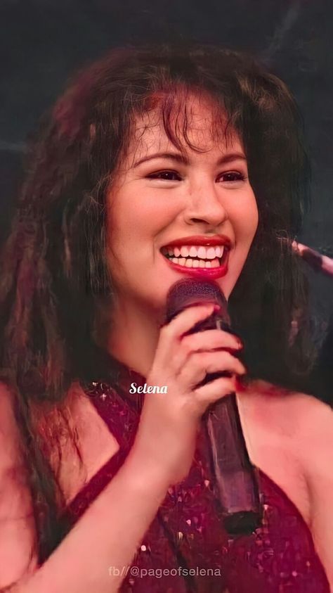 fotos de Selena Quintanilla 💜 #poesía # Poesía # amreading # books # wattpad Selena Quintanilla Makeup, Selena Purple Outfit, Selena Costume, Selena Quintanilla Videos, Selena Quintanilla Outfits, Selena Quintanilla Fashion, Selena Selena, Selena Pictures, Selena Q