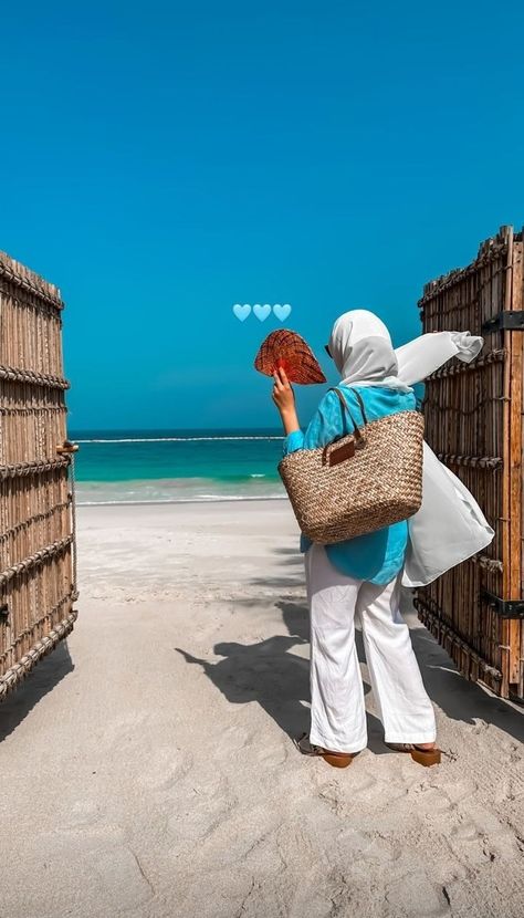 Maldives Modest Outfit Ideas, Maldives Vacation Outfits, Beach Outfit Hijab Style, Hijab Vacation Outfits, Summer Sea Outfits, Beach Linen Outfit, Beach Hijab Outfit Ideas, Hijabi Beach Outfit, Beach Outfit Hijab