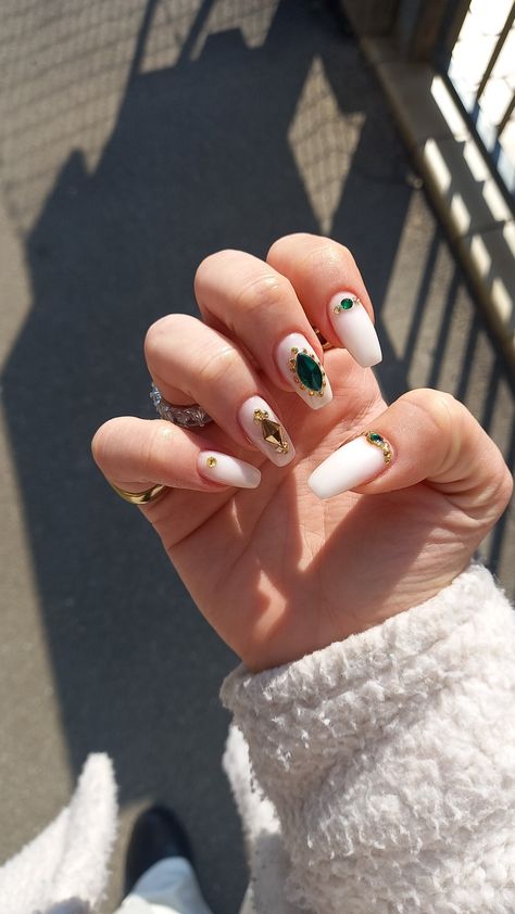 Nails With Green And Gold, Green Nails With Gems, Green Gem Nails, Nails With Green, Emerald Nails, Green Nail Designs, Gem Nails, Green Ombre, Green Gems