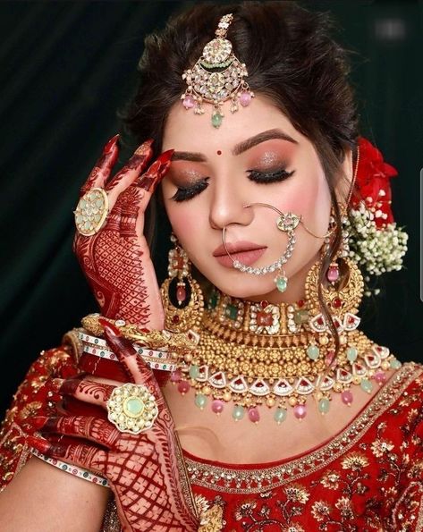 Bridal Makeup Pictures, Hindu Women, India Sari, Makeup Shoot, Jewellery Shoot, Best Indian Wedding Dresses, Gorgeous Wedding Makeup, Indian Engagement, Frame Wallpaper