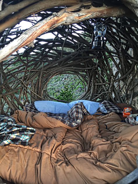 Human Nest, Den Ideas, Jungle House, Nest Bed, Survival Shelter, Comfy Blankets, Natural Interior, Camping Glamping, Fantasy Theme