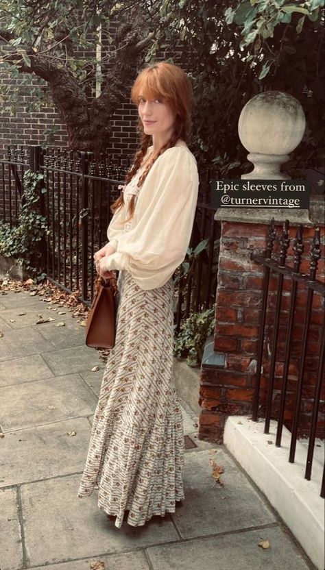 Florence Welch Casual Style, Florence And The Machine Style, Florence The Machine Outfits, Feminine 70s Fashion, Florence And The Machine Outfits, Florence Welch Style Inspiration, Florence Welch Outfits, Florence Welch Hair, Florence Welsh