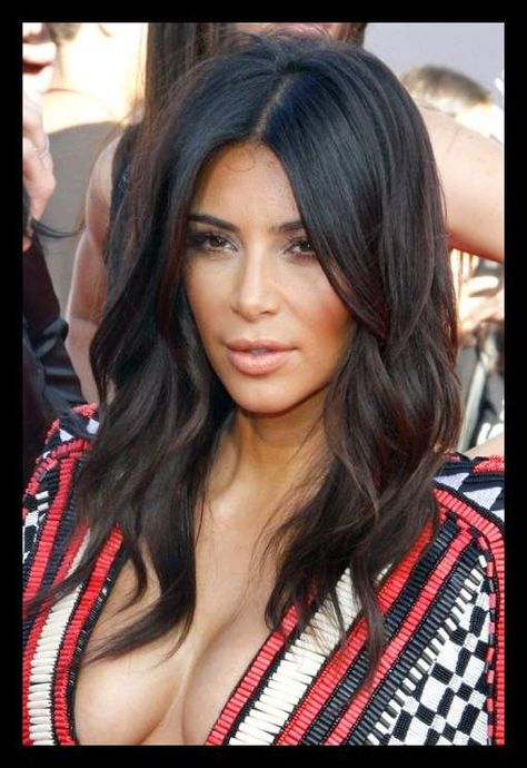 Dark hair Kim Kardashian Hairstyles, Kardashian Hairstyles, Kim Kardashian Hair, Kardashian Hair, Vaporwave Wallpaper, Tousled Hair, Kardashian Kollection, Long Dark Hair, Haircut Ideas