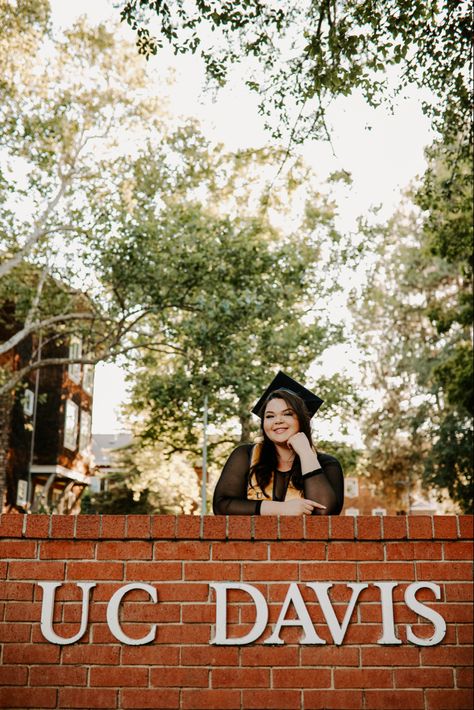 Uc Davis Graduation Photos, College Graduation Pictures Poses, Prom Photoshoot, College Graduation Pictures, Graduation Photography Poses, Uc Davis, Graduation Picture Poses, Grad Photoshoot, Cap Ideas