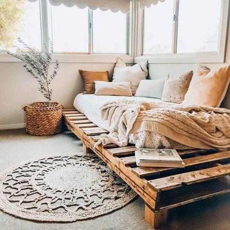 Pallet Bed Frame Diy, Pallet Bed Frame, Zimmer Diy, Diy Pallet Bed, Pallet Beds, Bed Frame Design, Pallet Bed, Diy Bed Frame, Recycled Pallet