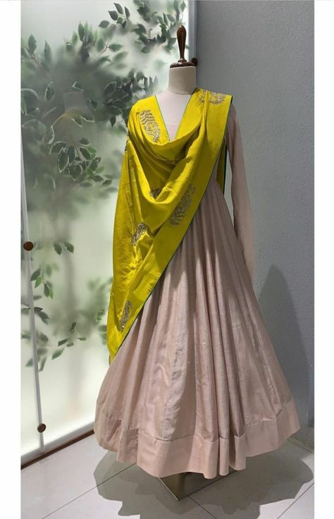 Indian Wedding Guest Dress, Anarkali Dresses, Long Gown Design, Traditional Blouse Designs, Lehenga Designs Simple, Anarkali Dress Pattern, Latest Dress Design, Long Dress Design, Suit For Women