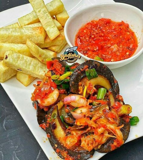 Continental Dishes Recipes, Peppered Snail, Snail Food, Continental Dishes, Uni Meals, Cooking Soul Food, Balance Diet, Ghanaian Food, African Recipes Nigerian Food