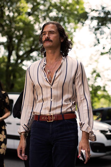 On the Street…Summer in Milan 70s Male Fashion, Disco Outfit Men, Mens 70s Fashion, 70s Outfits Men, 70s Men Fashion, Moda Disco, 70s Disco Outfit, Disco Party Outfit, 70s Fashion Men