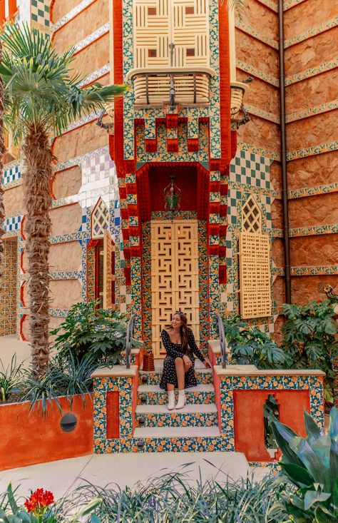 Top things to do in Barcelona - Kelsey in London Barcelona Bucket List, Mont Juic Barcelona, Casa Vicens Barcelona, Barcelona Things To Do, Barcelona Girls Trip, Barcelona Landmarks, Barcelona Photo Ideas, Barcelona Photoshoot, Barcelona Spain Aesthetic