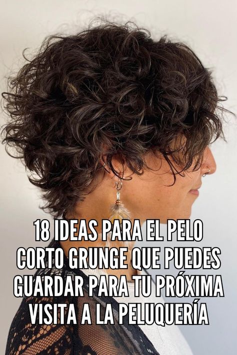 El corte pixie despeinado es perfecto para las amantes de los peinados que requieren poco mantenimiento. Basta con utilizar una crema de peinado para definir los rizos o las ondas y pasar los dedos por encima para crear este sencillo look. // Crédito de la foto: instagram @tracibarrett Ideas Para El Pelo, Fashion Hair, Gin, Hair Styles, Hair, Beauty