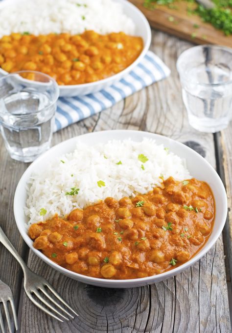 Butter Chickpeas, Rice And Beans, Chickpea Recipes, India Food, Tikka Masala, Indian Dishes, Veggie Dishes, Vegan Butter, Curry Recipes