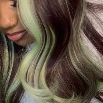 Owner Of M.D. Hair Studios LLC on Instagram: "Chocolate mint 🍫🍀 COLORADO OCTOBER BOOKS /custom orders Open . ATLANTA bookings November 10-12th (flyer and details will be posted soon)" Mint Chocolate Highlights, Mint Chocolate Chip Hair, Hair Dye With Brown Hair, Mint Highlights, Pelo Aesthetic, Mint Hair Color, Dr Claims, Mint And Brown, Haircolor Ideas